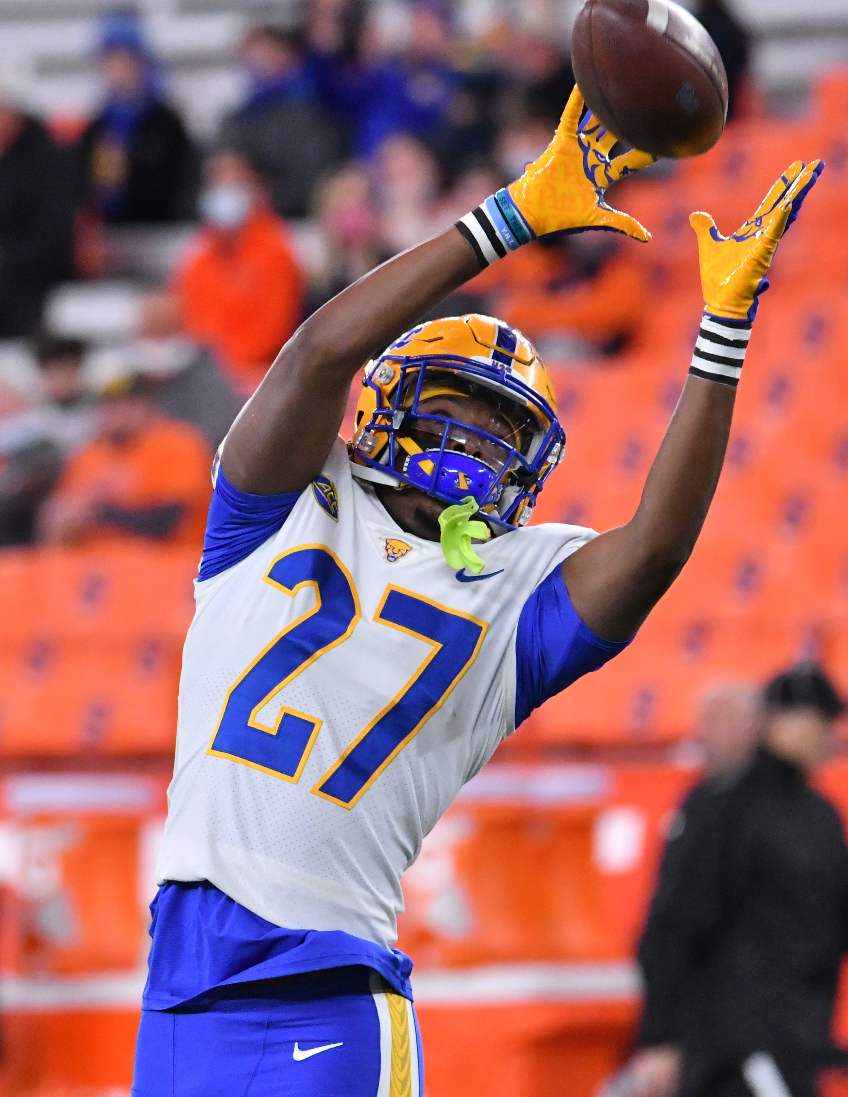 Buddy Mack catching a ball in warmups before playing Syracuse (27th Nov., 2021)